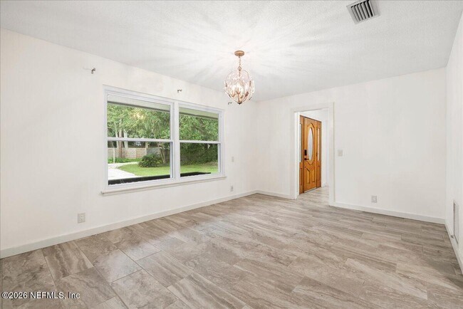 Building Photo - 2421 Dogwood Ln