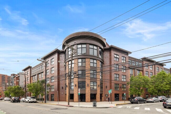Building Photo - 70 Adams St