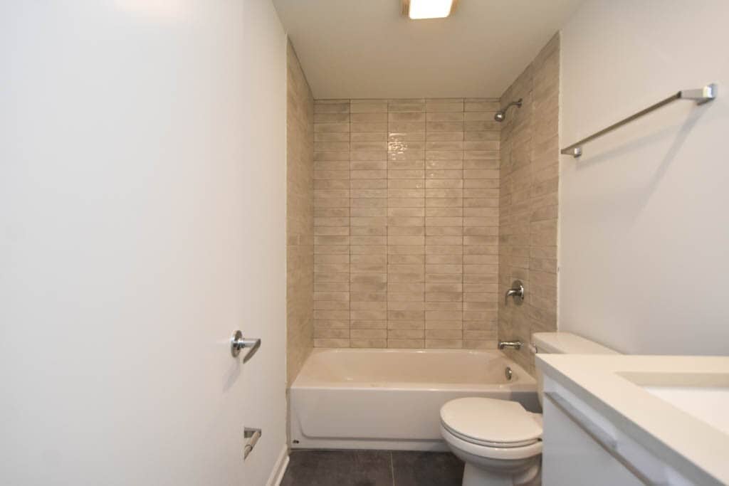 Building Photo - 940 W Winona St
