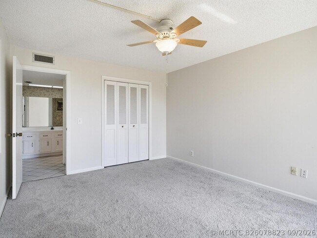 Building Photo - 5390 Woodland Lakes Dr