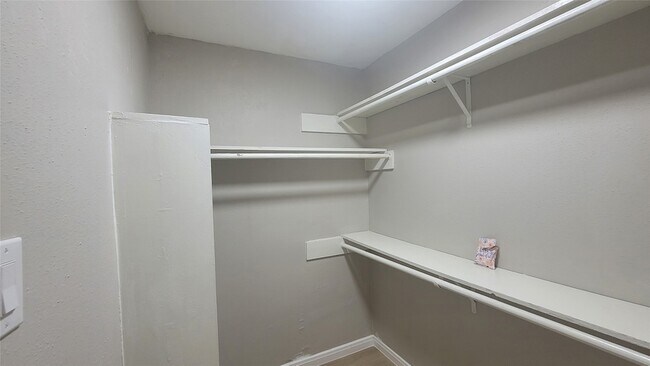 Building Photo - 22131 Pearl Lake Dr