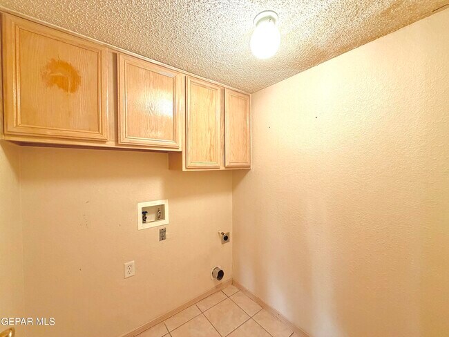 Building Photo - 1013 Via De La Paz Dr