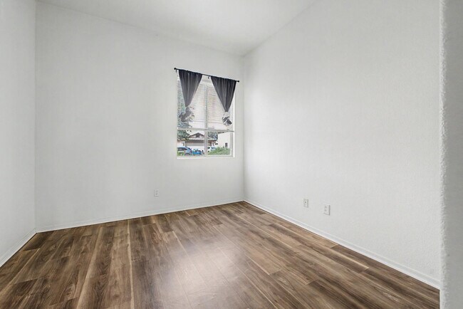 Building Photo - 16489 N Oachs Dr