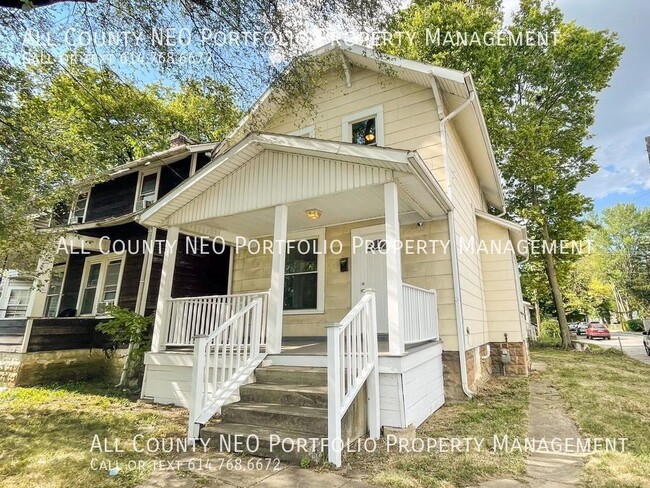 Primary Photo - Charming 2-Bedroom Home on Corner Lot – Se...