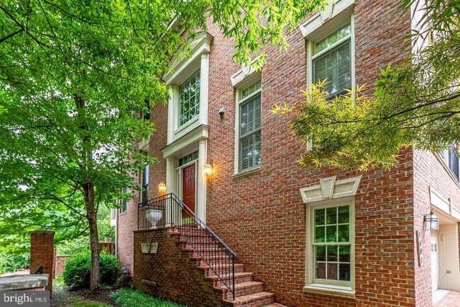 Building Photo - 1601 Colonial Hills Dr