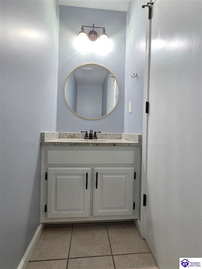 Building Photo - 888 N Woodland Dr