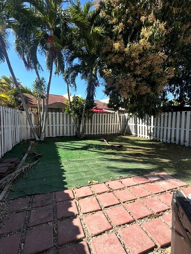 Building Photo - 10360 SW 154th Pl