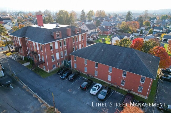 Building Photo - 1505 Riegel St