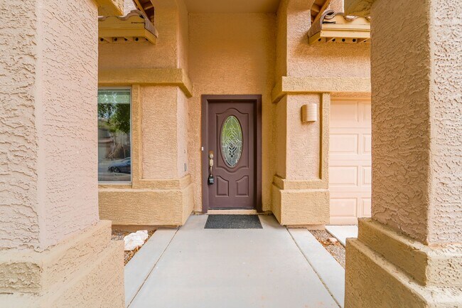 Building Photo - 734 W Fruit Tree Ln