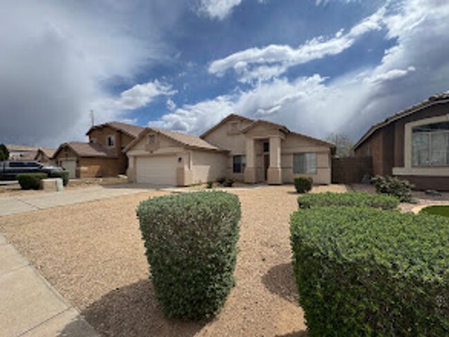 Building Photo - Now Available – Modern 4-Bedroom Home in P...