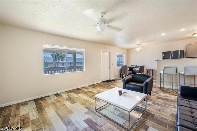 Building Photo - 4625 Bayshore Dr