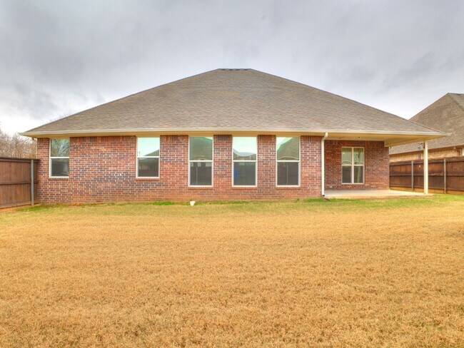 Building Photo - 2606 W Baton Rouge Pl