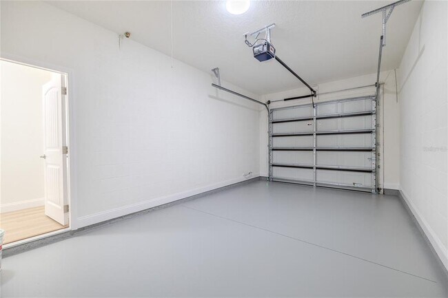 Building Photo - 2 Rainbow Ln