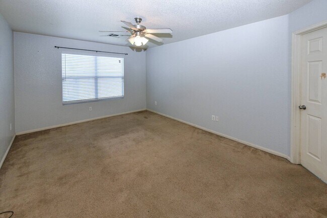 Building Photo - 2305 Riley Dr