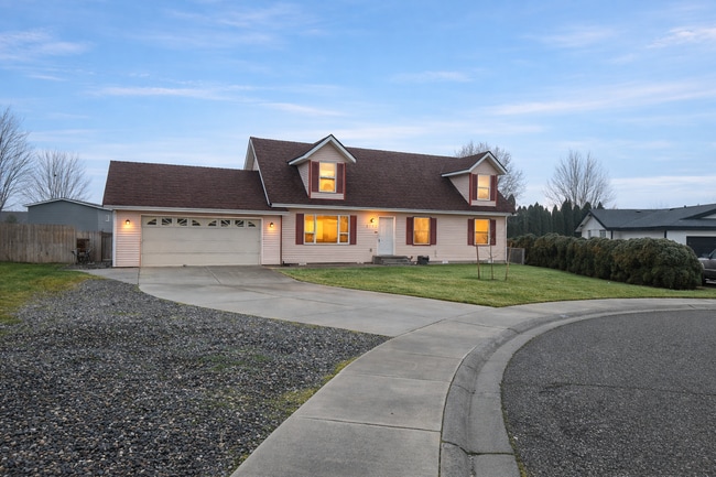 Building Photo - 4 bedroom, 3 bath, fully fenced, SOLOR PANELS-NO ELECTRIC BILL!