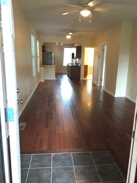 Building Photo - 3206 Woodbine Ave