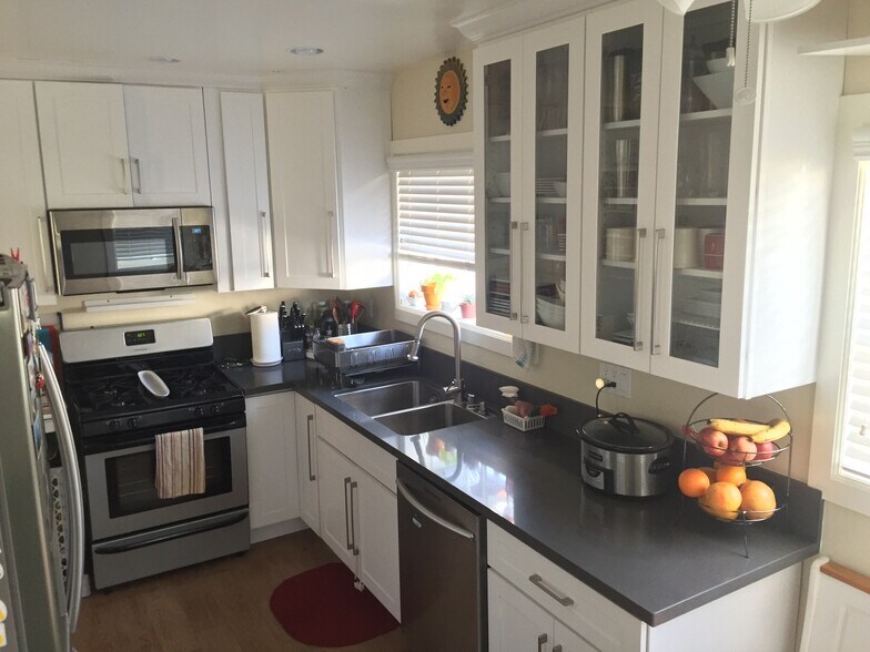 Beautiful Kitchen - 4118 W 149th St