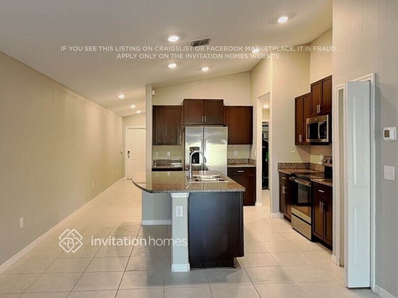 Building Photo - 2210 Treesdale Ave