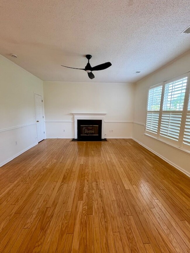Building Photo - Lovely Updated Home in Grand Oaks