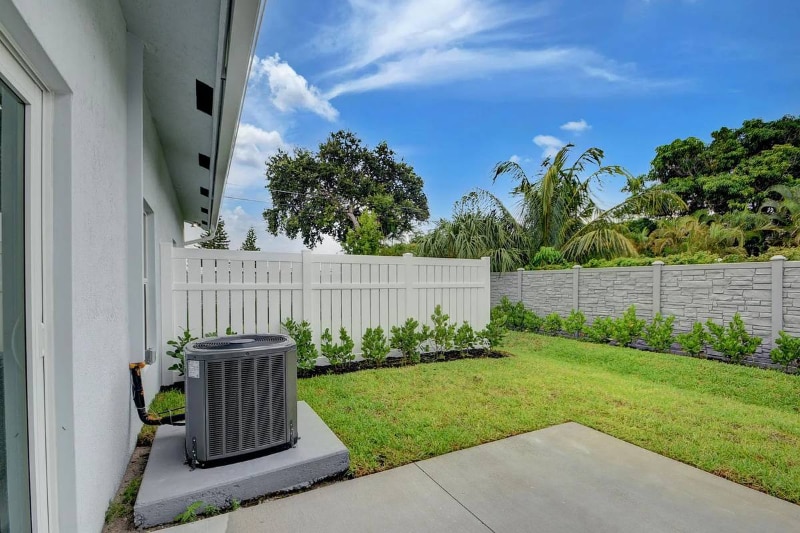 Building Photo - 703 Dawn Pl