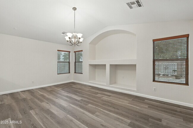 Building Photo - 5307 W Morten Ave