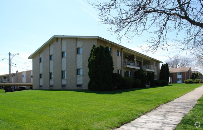 Building Photo - 3006-3018 Woodruff Ave