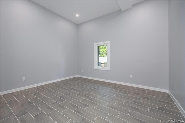 Building Photo - 126 Innis Ave