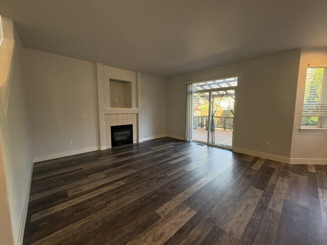 Building Photo - 12982 SW Kameron Way