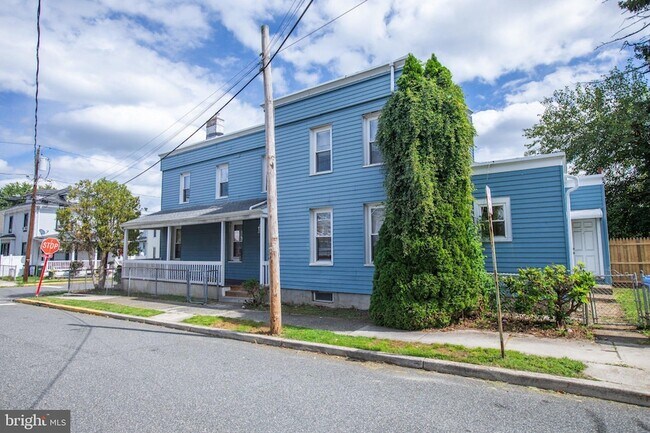 Building Photo - 140 Franklin St