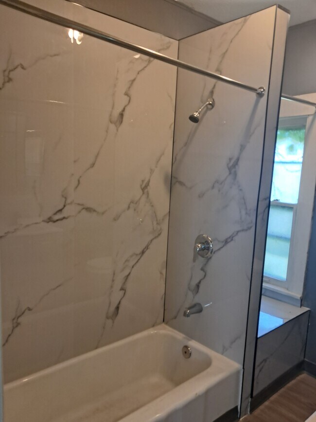 Building Photo - 1137 E 66th St
