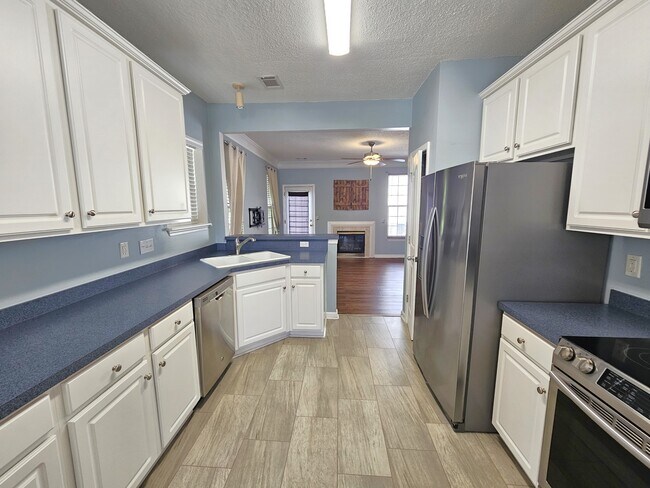 Building Photo - 127 Cirrus Ct