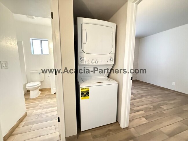 Building Photo - Two Bedroom Duplex