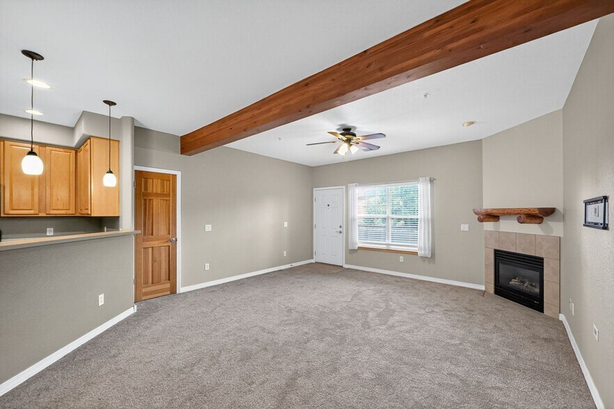 Building Photo - 5220 Boardwalk Dr