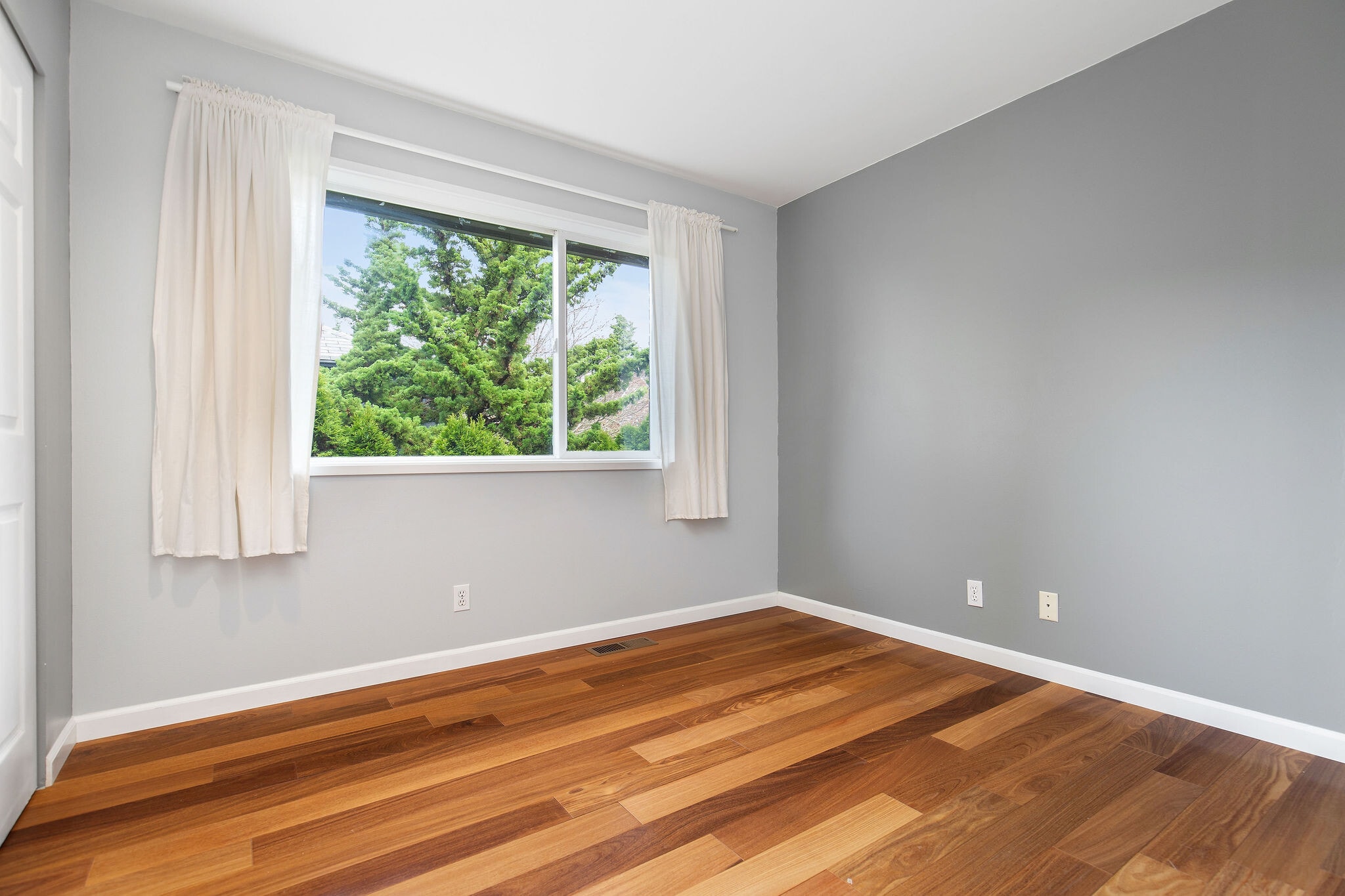 Building Photo - 4403 Powell Pl S