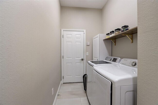 Building Photo - 23338 Dinhurst Ct