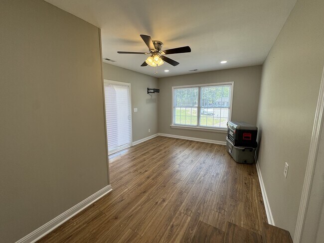 Building Photo - 105 Fort Dr