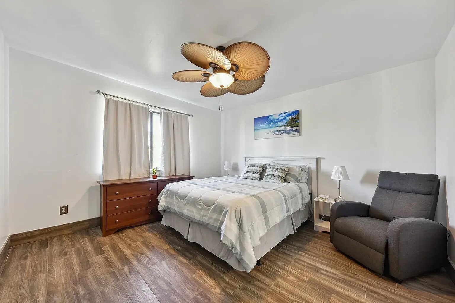 Building Photo - 512 10th Ave S