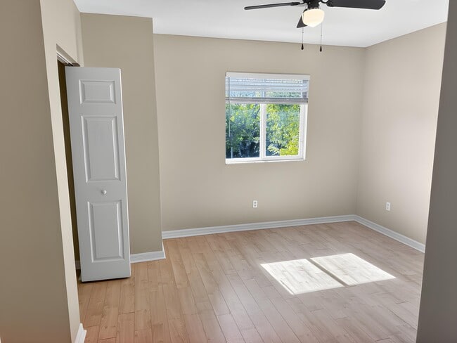 Building Photo - 1992 Alamanda Way