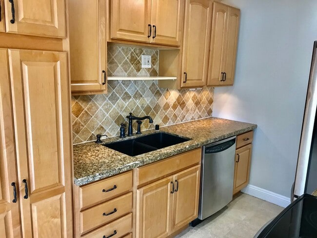 Building Photo - 2bd 2ba in a Great Community of Playa Vista