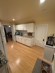 Kitchen - 1427 Rawson Ave