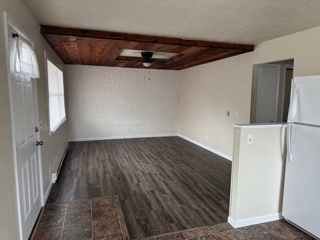 Building Photo - Clark St - Duplex for rent