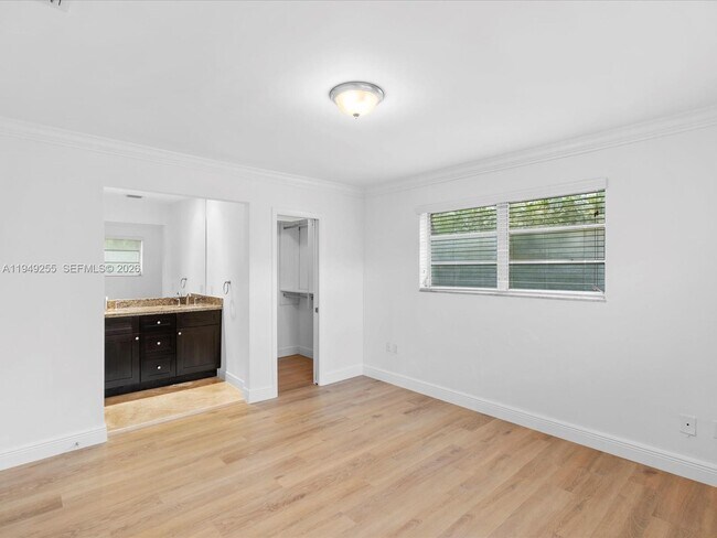 Building Photo - 911 Pizarro St