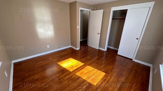 Building Photo - 257 N Sabin St