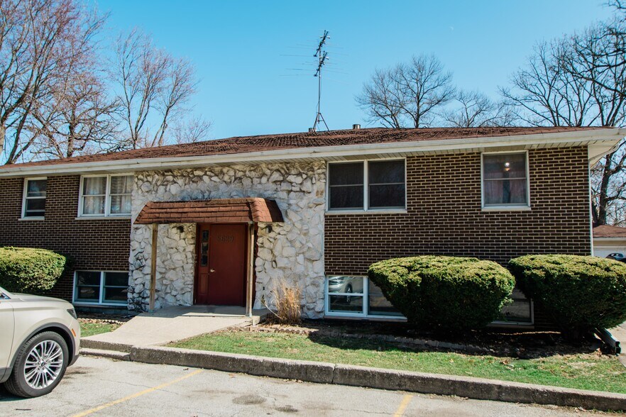 Building Photo - 5629 Massachusetts St