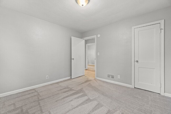 Building Photo - ADORABLE 3 BEDROOM 1 BATH RANCH HOUSE