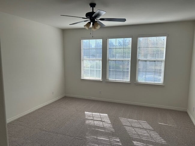 Building Photo - 40352 Charlesburg Dr
