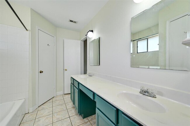 Building Photo - 2504 Spring Wagon Ln