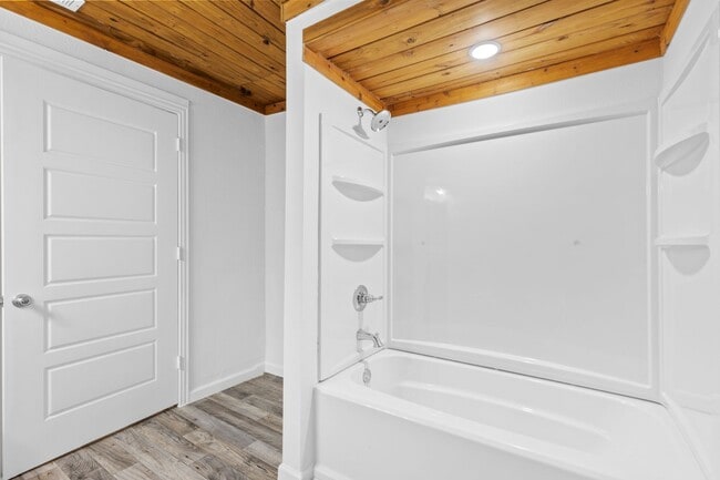 Building Photo - Beautiful & Unique Rental Home Spacious, C...
