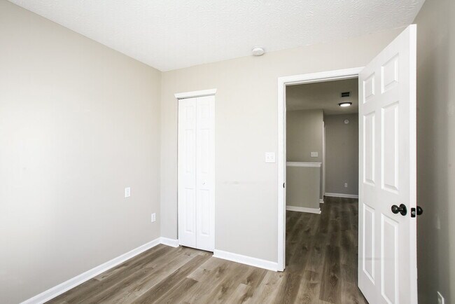 Building Photo - 6642 Pasco Ln