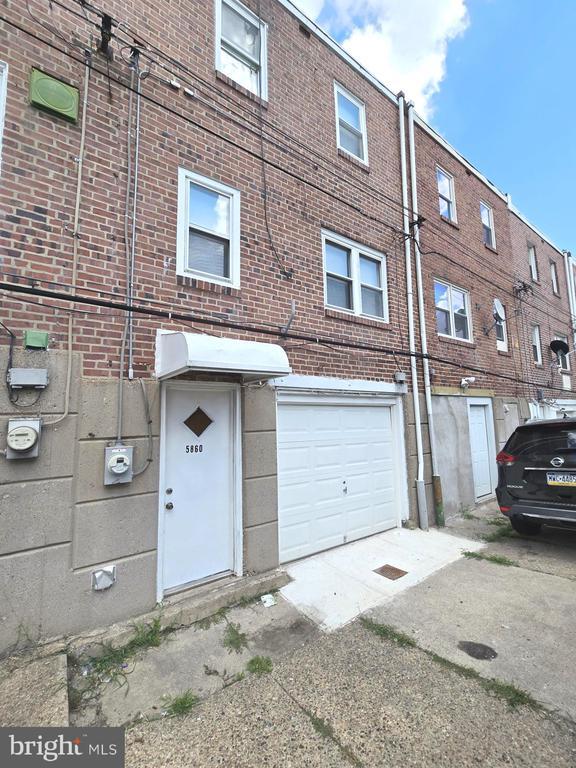 Building Photo - 5860 Oxford Ave